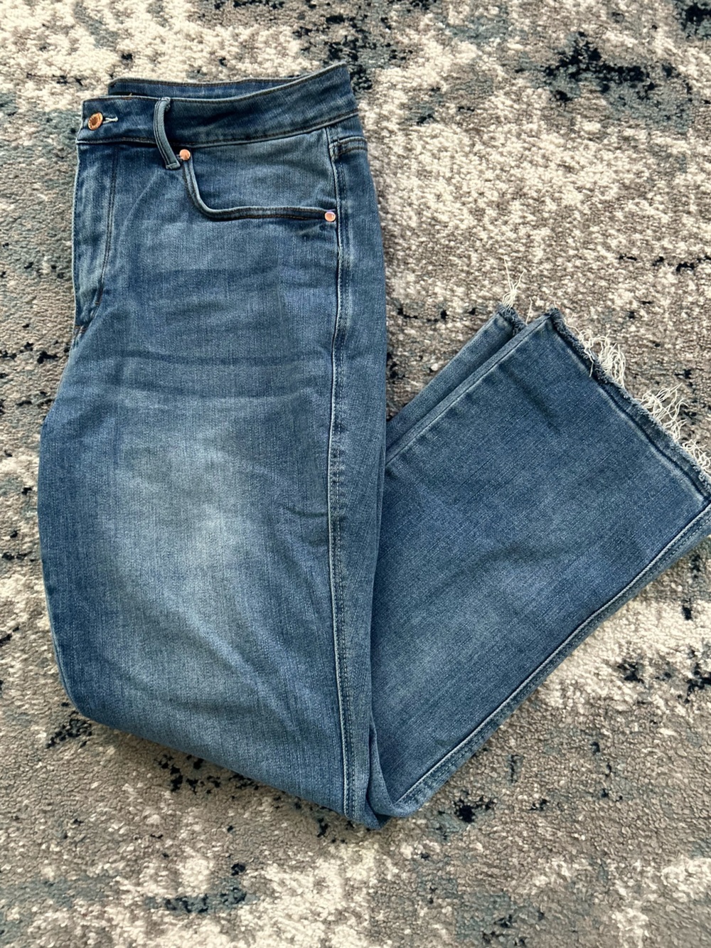 Judy Blue Women's Straight Leg Jeans in Medium Blue Wash
